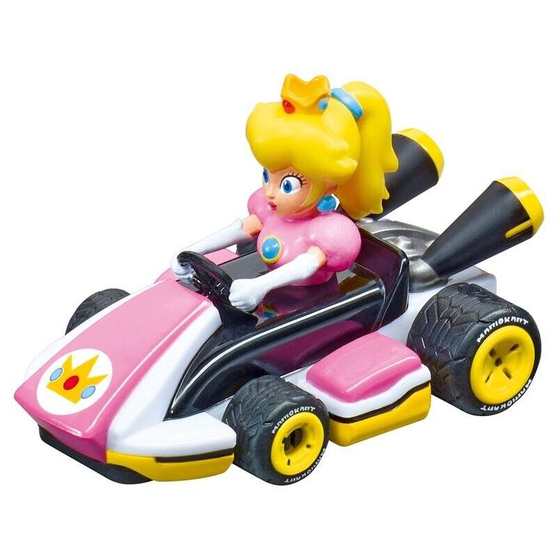Prinzessin-Peach-Figur, die einen rosa-schwarzen Spielzeugrennwagen mit gelben Rädern auf weißem Hintergrund fährt.