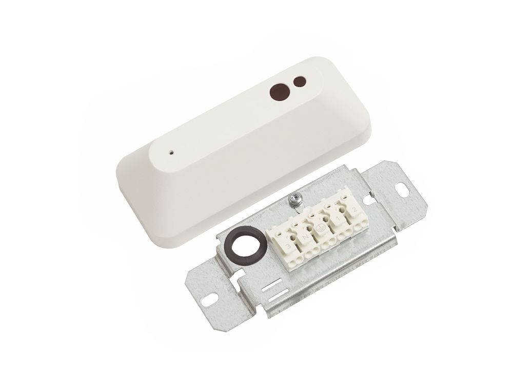 Ein zweiteiliger magnetischer Türsensor mit weißer Kunststoffabdeckung, der in Sicherheitssystemen verwendet wird.