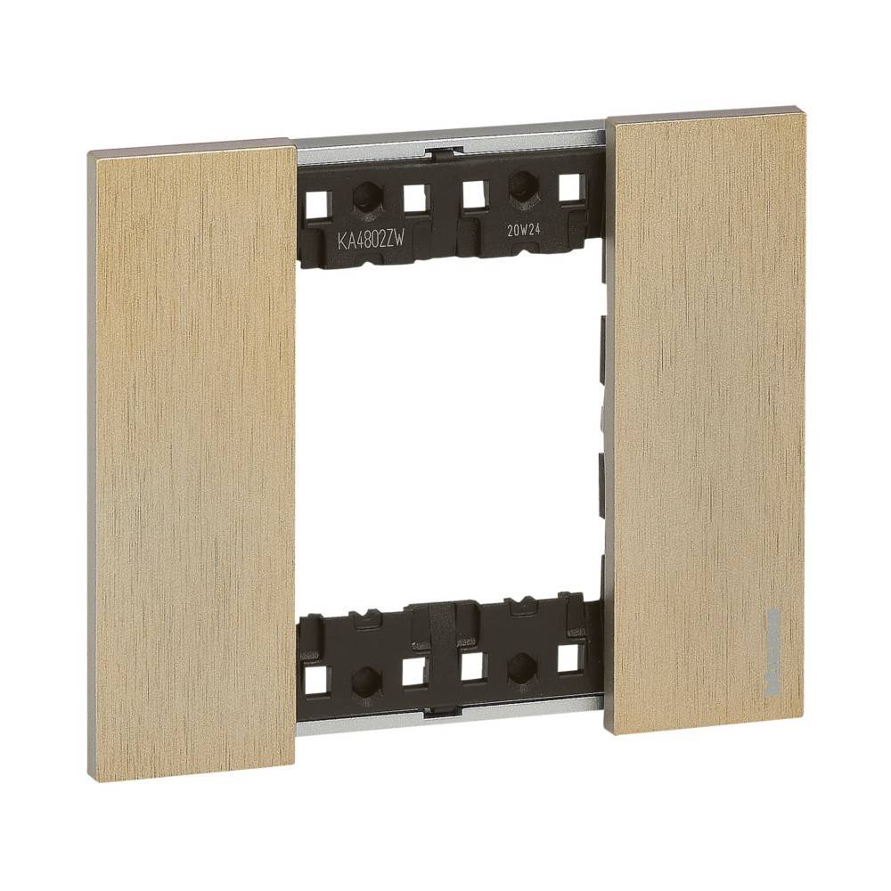 Eine Lichtschalter-Wandplatte mit Holzoptik und zentraler Öffnung zur Schalterinstallation.