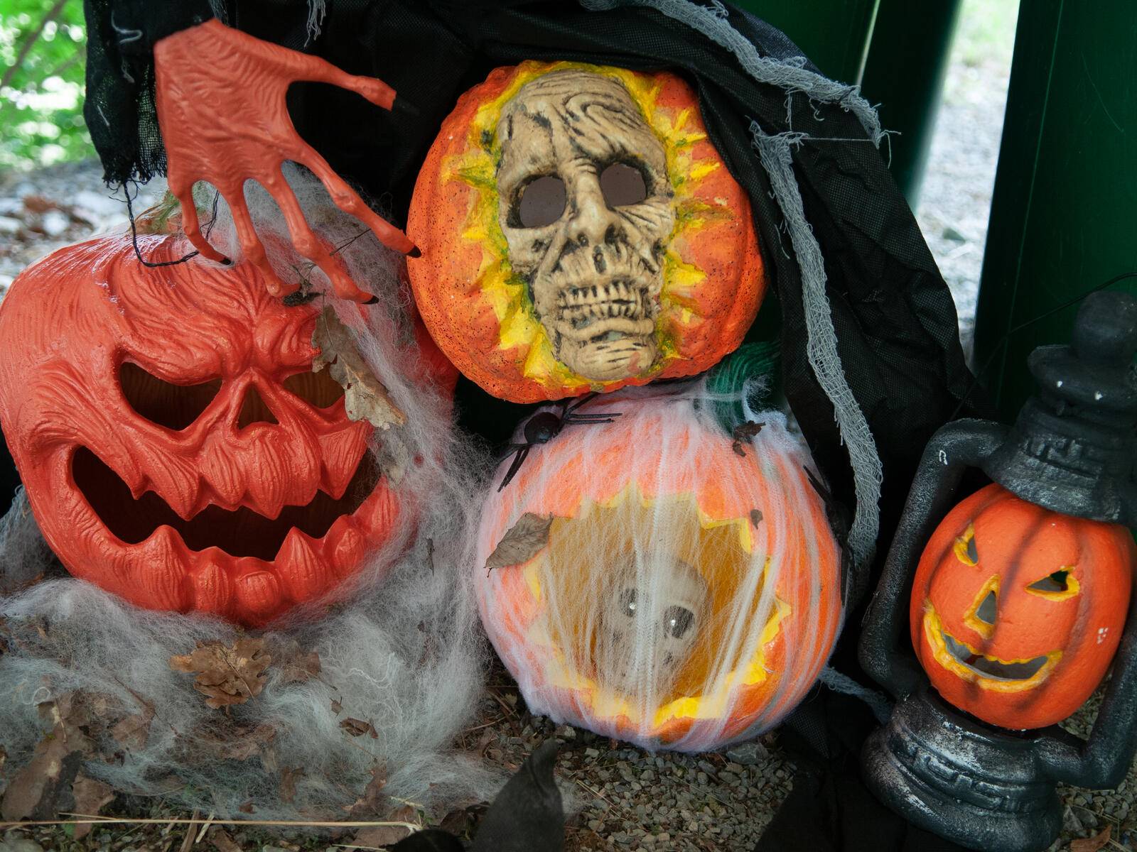 EUROPALMS Halloween Kürbis im Spinnennetz, 25cm