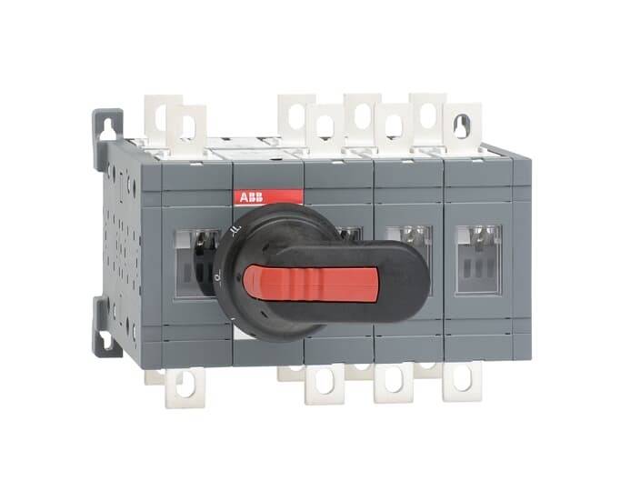 Ein grau-schwarzer Elektroschalter mit einem roten Hebel, der auf einer Metallplatte montiert ist. Der Schalter ist mit dem Markenlogo von 'ABB' beschriftet.