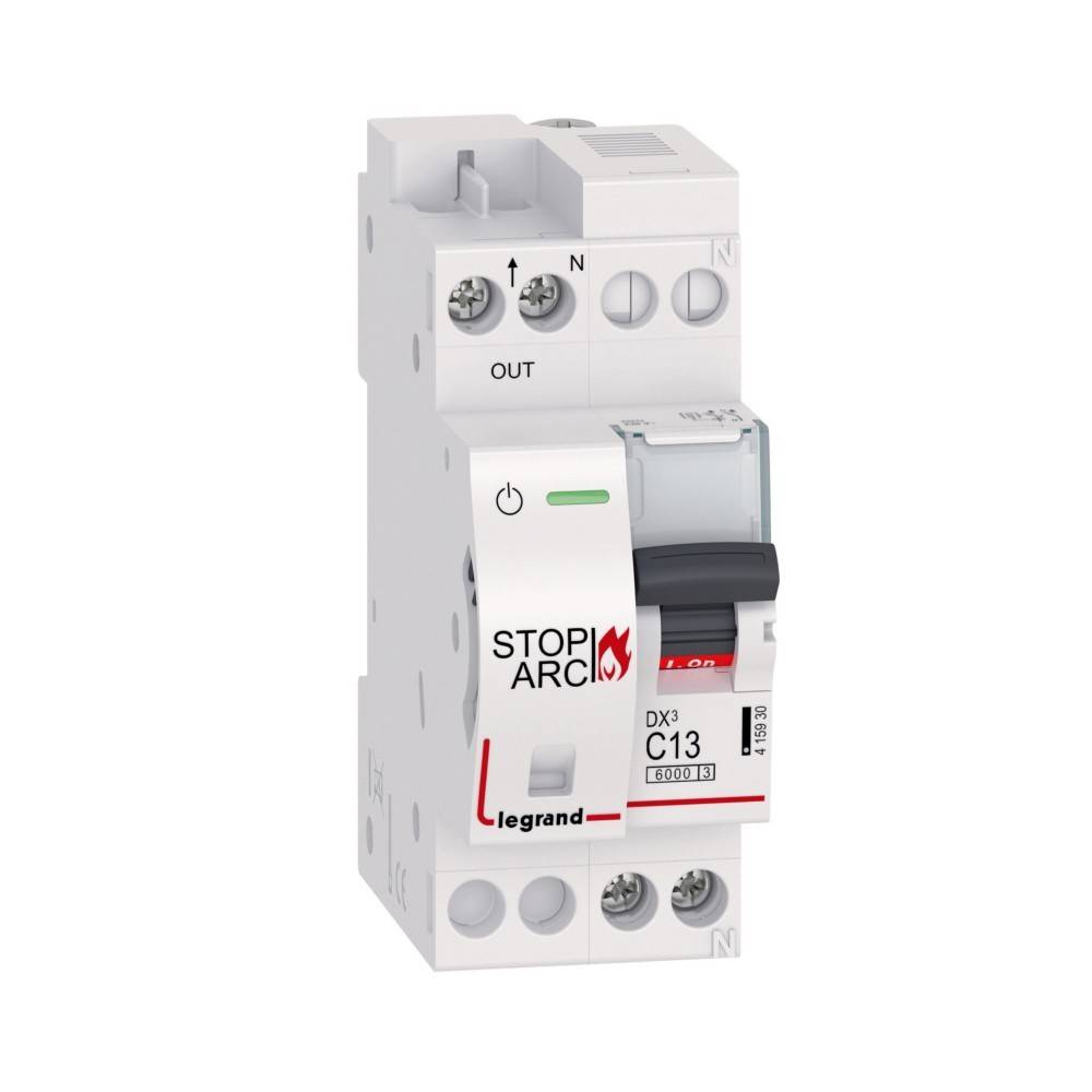 Legrand Stop Arc DX3 C13 Leitungsschutzschalter mit Kippschalter und Anschraubklemmen, dargestellt vor neutralem Hintergrund.