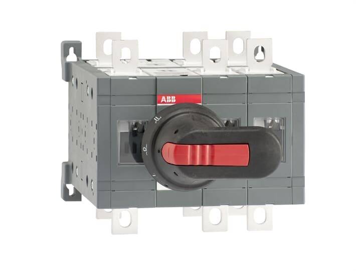 Ein Trennschalter mit drei Polen und einem zentralen rot-schwarzen Drehgriff, der zum Abschalten von elektrischen Stromkreisen verwendet wird.