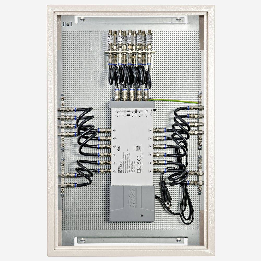 Fuba FMP 9121 SL Multischalter-Paneel | Multischalter 12 Teilnehmer, zwei Satelliten, komplett vormontiert im Montageschrank - mit Erdung