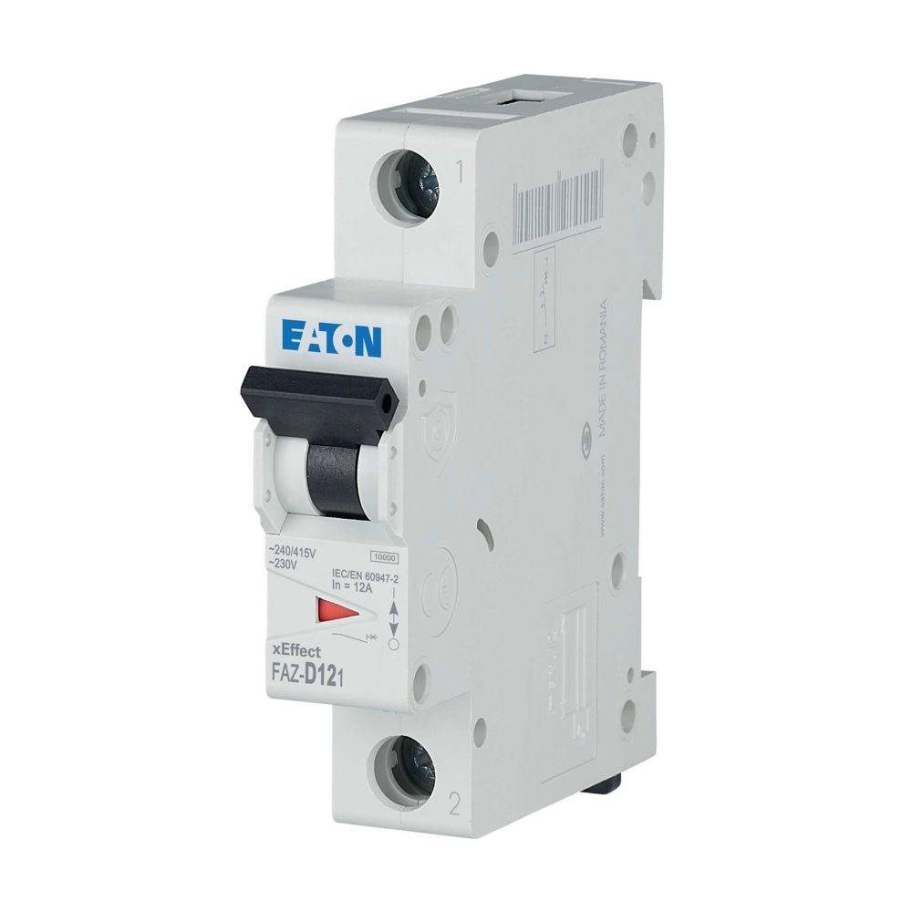Ein weißer EATON Leistungsschalter Modell FAZ-D121, entwickelt für 240/415V Einsatz, mit Schalthebel und Anschlusspunkten.