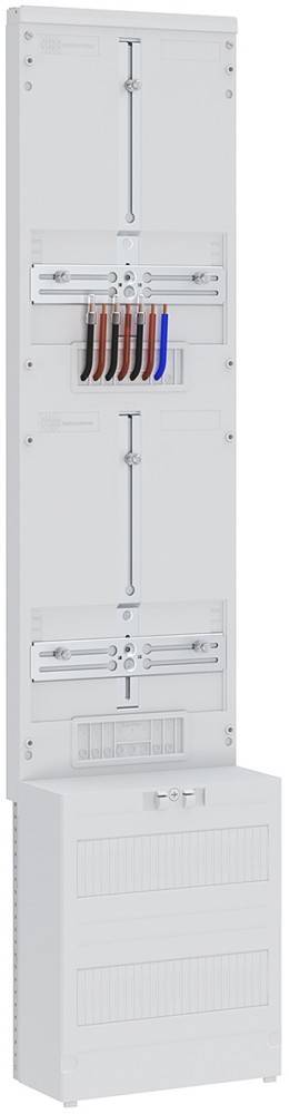 Ein weißes Metallverteilerschaltpult mit Schaltern und einer zentralen vertikalen Schiebebaugruppe, das zur Steuerung und Verteilung von Elektrizität verwendet wird.