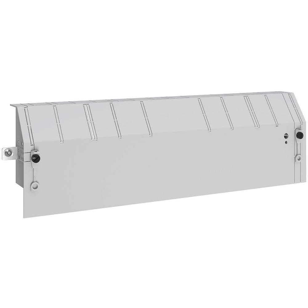 Eine Schutzmetallabdeckung, rechteckig mit Nieten und Aussparungen, konstruiert für Maschinen oder Ausrüstung, die Sicherheit und Haltbarkeit gewährleistet.