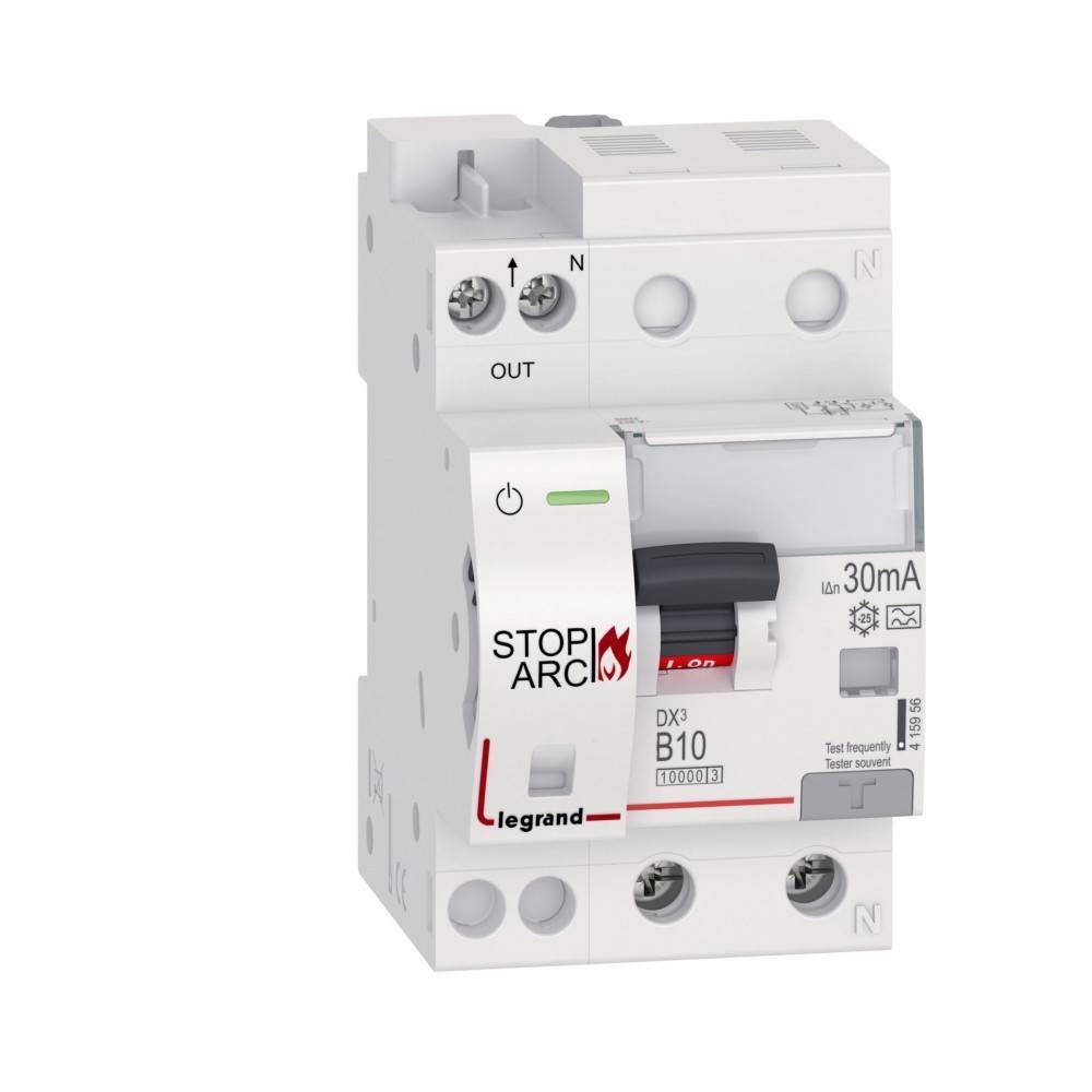 Weißer Legrand STOP ARC Leitungsschutzschalter, Modell DX3 B10, mit 30 mA Nennstrom und EIN/AUS-Schalthebel.