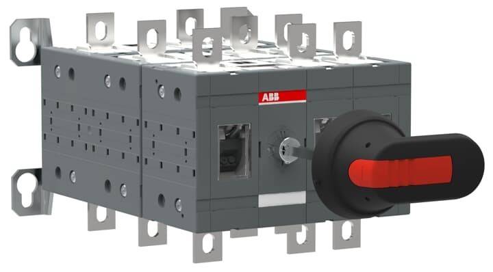 ABB-gekennzeichnete elektrische Schaltanlage mit einem roten und schwarzen Drehgriff an der Vorderseite. Das Gerät ist grau und verfügt über mehrere Anschlusspunkte.