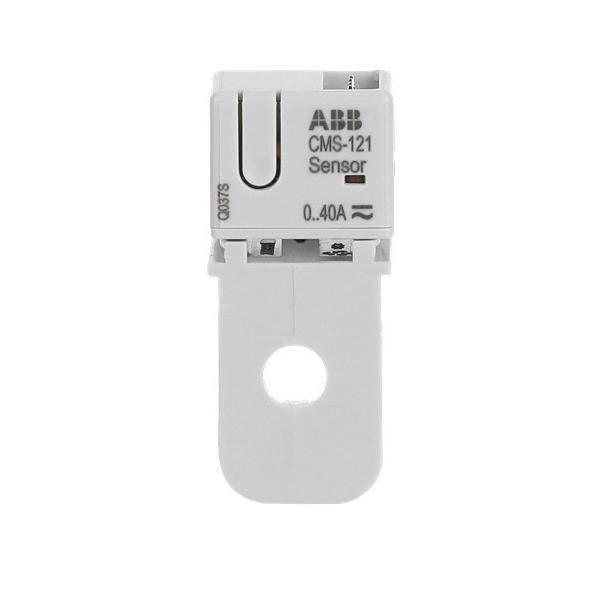 Ein Stromsensor mit der Bezeichnung ABB CMS-121, mit einer Nennleistung von 0,40A, verfügt über einen rechteckigen Körper und eine kreisförmige Öffnung zur Platzierung von Drähten.