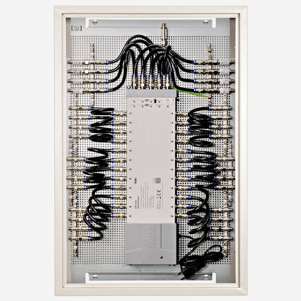 Fuba FMP 9241 SL Multischalter-Paneel | Multischalter 24 Teilnehmer, zwei Satelliten, komplett vormontiert im Montageschrank - mit Erdung