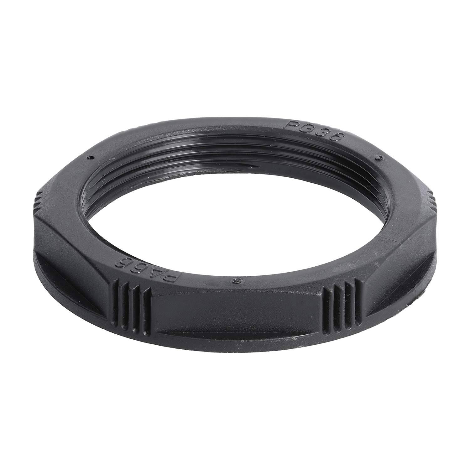 Eine schwarze Kunststoff-Sperrmutter mit Gewindegängen, die zur Befestigung von Rohrverschraubungen in elektrischen Installationen verwendet wird.