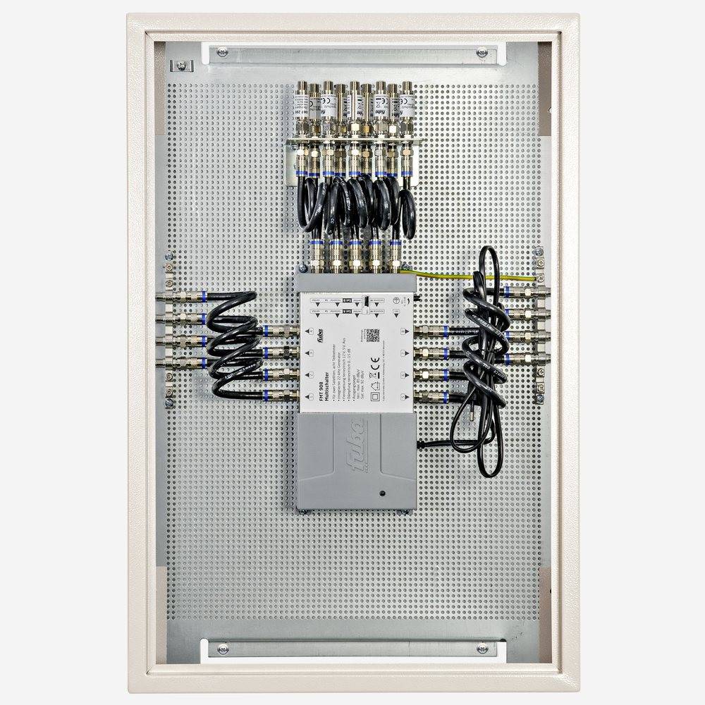 Fuba FMP 9081 SL Multischalter-Paneel | Multischalter 8 Teilnehmer, zwei Satelliten, komplett vormontiert im Montageschrank - mit Erdung