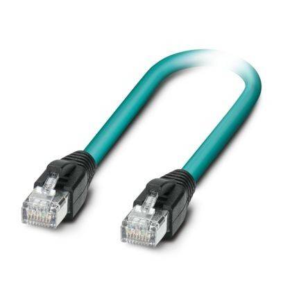 Ein Ethernet-Kabel mit türkisfarbener Ummantelung und transparenten Steckern an beiden Enden, verwendet für Netzwerkverbindungen.