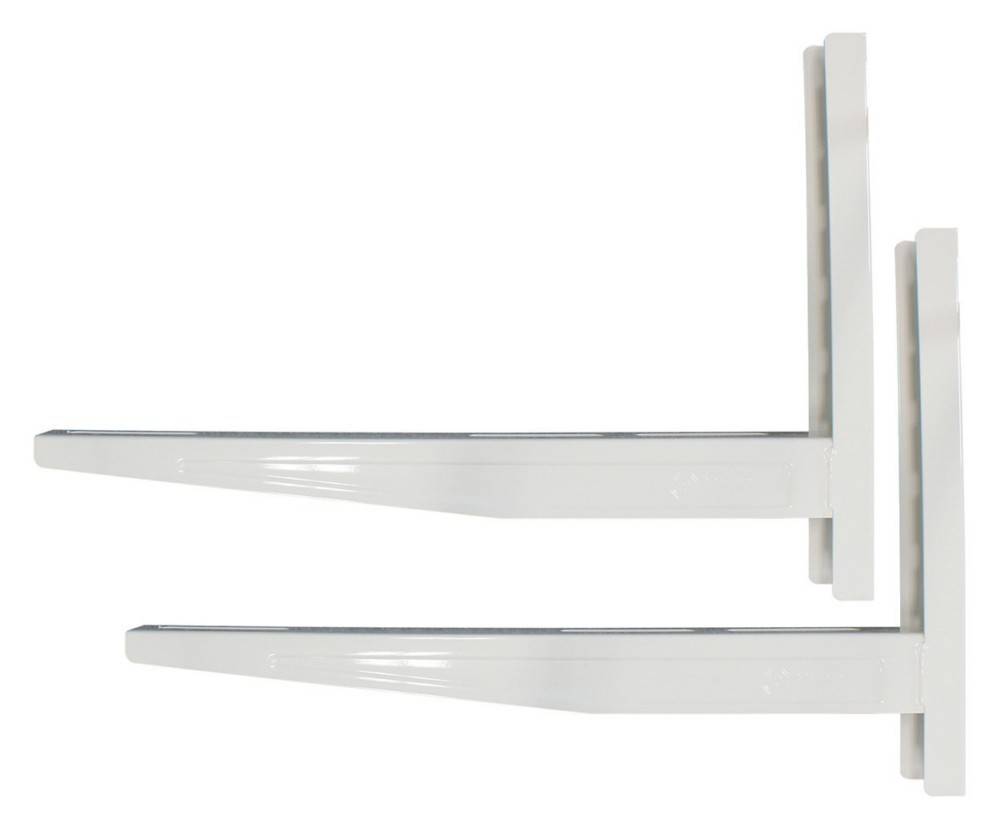 Zwei moderne, weiße Metallgriffe, die leicht nach oben geneigt an einer Wand montiert sind, vor einem schlichten Hintergrund.