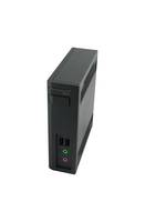Schwarzer Desktop-Computer-Tower in schrägem Winkel gezeigt, mit vorderen USB-Anschlüssen und grünen und rosa Audiobuchsen.