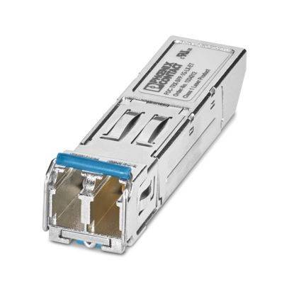 Ein silbernes optisches Transceiver-Modul mit blauer Verriegelung, das zur Datenkommunikation verwendet wird und mit „Phoenix Contact