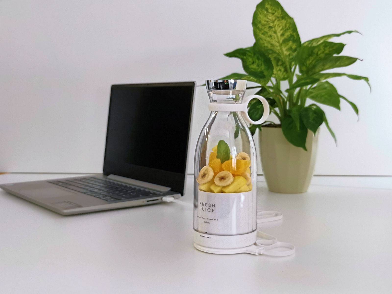 vitaliano Mixer Smoothie Maker to go, 350 ml, deutsche Anleitung, kabellos tragbar in Flaschenform & USB Ladestation für