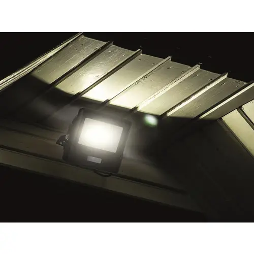 V-TAC LED-Fluter, Bewegungsmelder VT-138S-1 (20287) EEK: F, 30W, 2340 lm, 4000K, schwarz V-TAC LED-Fluter, Bewegungsmelder VT-138S-1 (20287) EEK: F, 30W, 2340 lm, 4000K, schwarz