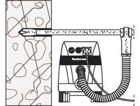 Ein Bild einer Wand, die von einer staubsaugerähnlichen Maschine mit der Bezeichnung 'Euchner' gereinigt wird, wobei ein Schlauch an der Wand angeschlossen ist und die Schmutzentfernung zeigt.