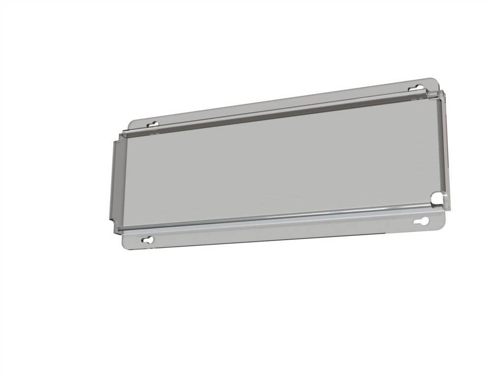 Ein rechteckiges Metallnamensschild mit abgerundeten Ecken und vier Löchern zur Befestigung.