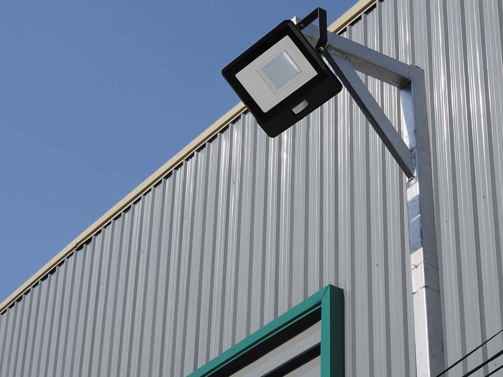 V-TAC LED-Fluter, Bewegungsmelder VT-118S-1 (20294) EEK: F, 10W, 735 lm, 6500K, weiß