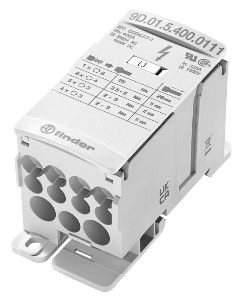 Ein weißes elektrisches Relais mit mehreren Eingangsbuchsen, beschriftet mit technischen Spezifikationen für Spannung, Stromstärke und Zertifizierungen.
