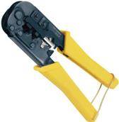 Ein Crimpwerkzeug mit gelbem Griff zum Verbinden von Netzwerkkabeln, mit sichtbarem schwarzem Crimpsmechanismus und Schneider.