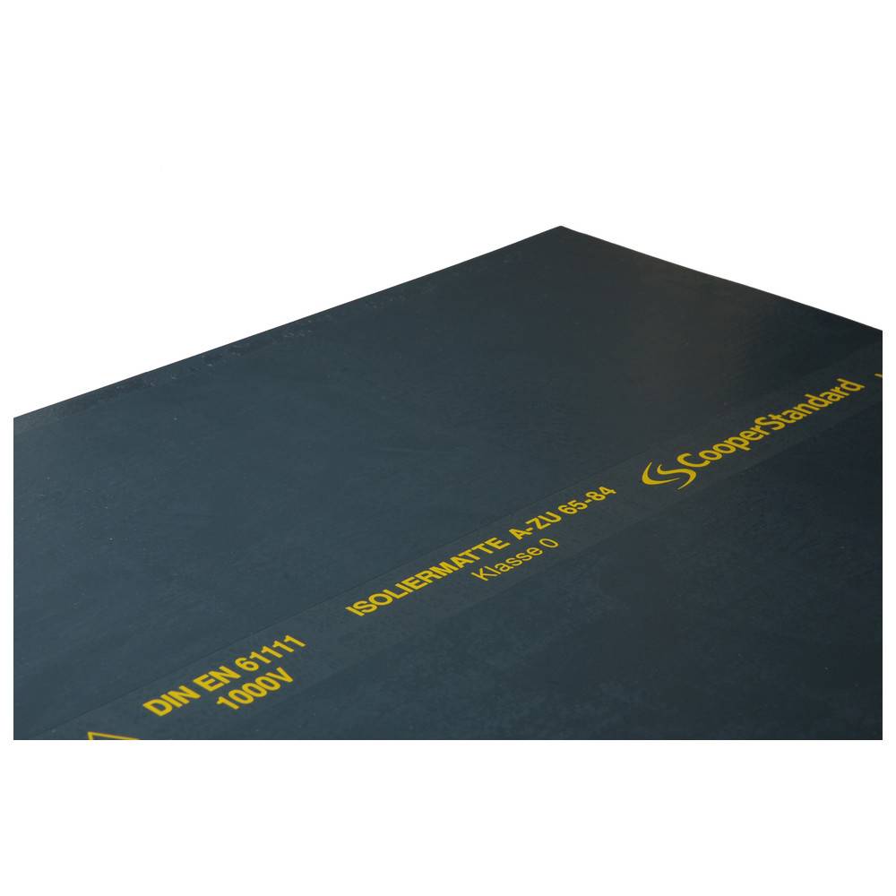 Schwarze Isoliermatte mit der Beschriftung 'DIN EN 61111 1000V' und 'ISOLIERMATTE 25/33 66-84 Klasse 0'.