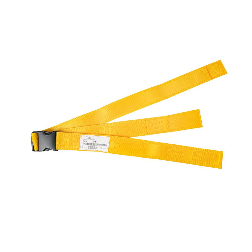 Gelber Gurt mit einer schwarzen Schnalle und einem weißen Etikett, flach liegend mit einigen gefalteten Abschnitten.