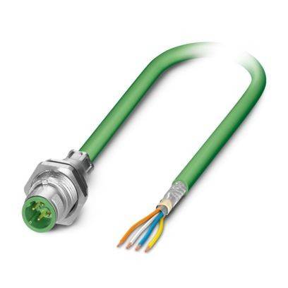 Ein grünes Elektrokabel mit einem Metallstecker auf der einen Seite und freigelegten, farbigen Drähten auf der anderen Seite, das für industrielle Verdrahtung verwendet wird.