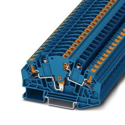 Ein blauer Klemmleistenblock mit mehreren Anschllusspunkten, ausgestattet mit orangen Hebeln und einer symmetrischen Anordnung, verwendet in elektrischen Schaltschränken.