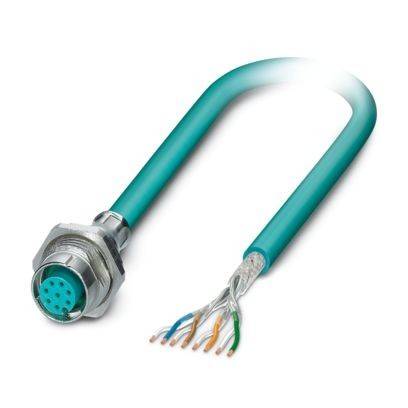 Ein blaugrünes Kabel mit einem kreisförmigen Metallstecker an einem Ende und freigelegten farbigen Drähten am anderen Ende, das für industrielle oder elektronische Verbindungen verwendet wird.