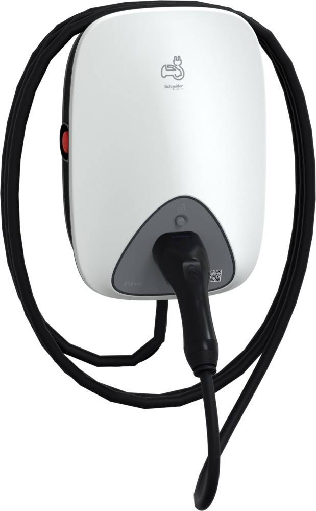 Eine Ladestation für Elektrofahrzeuge mit einer Wandeinheit, die einen angeschlossenen Stecker zeigt, was darauf hindeutet, dass sie gerade in Betrieb ist.