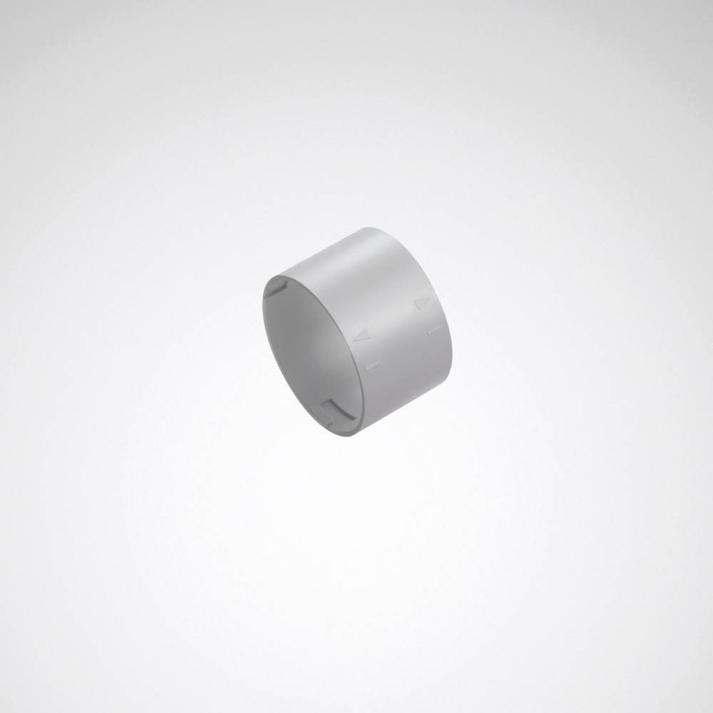 Ein kleiner, glatter, zylindrischer Silberring ist vor einem hellgrauen Hintergrund zentriert.