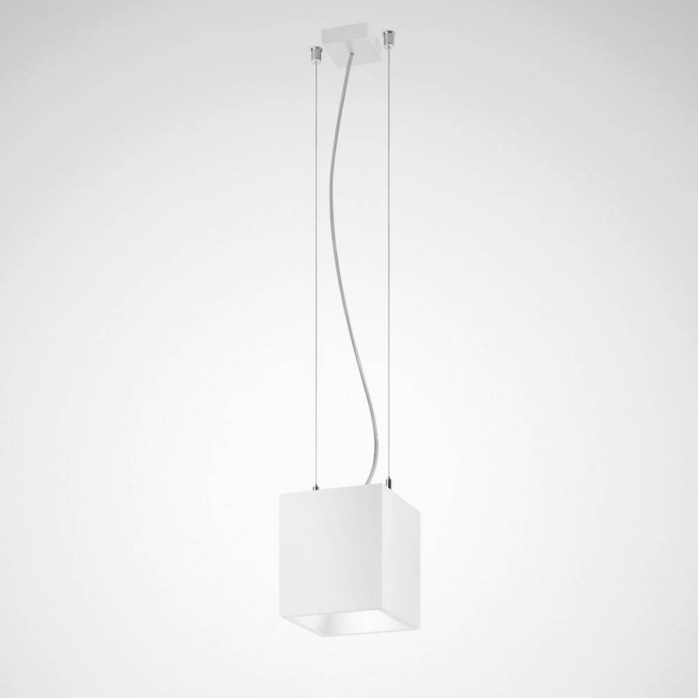 Eine weiße, minimalistische Pendelleuchte mit einem würfelförmigen Lampenschirm hängt von einer Deckenhalterung, aufgehängt an zwei Kabeln und einem zentralen Kabel.