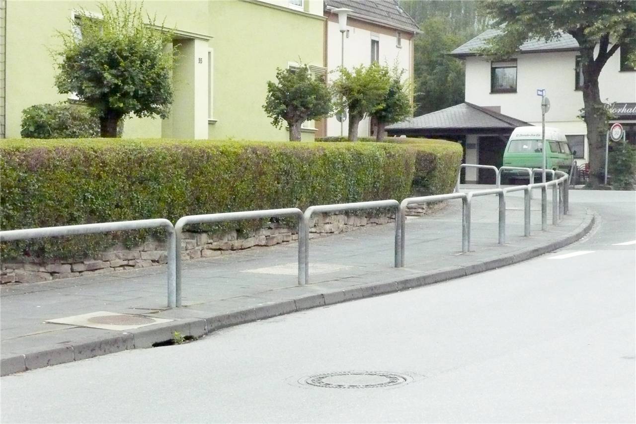 Schake 475_25 Abweisebügel Ø 76 x 2,6 mm ohne Querholm zum Einbetonieren Gesamtbreite: 2500 mm Gesamthöhe: 1500 mm feuer