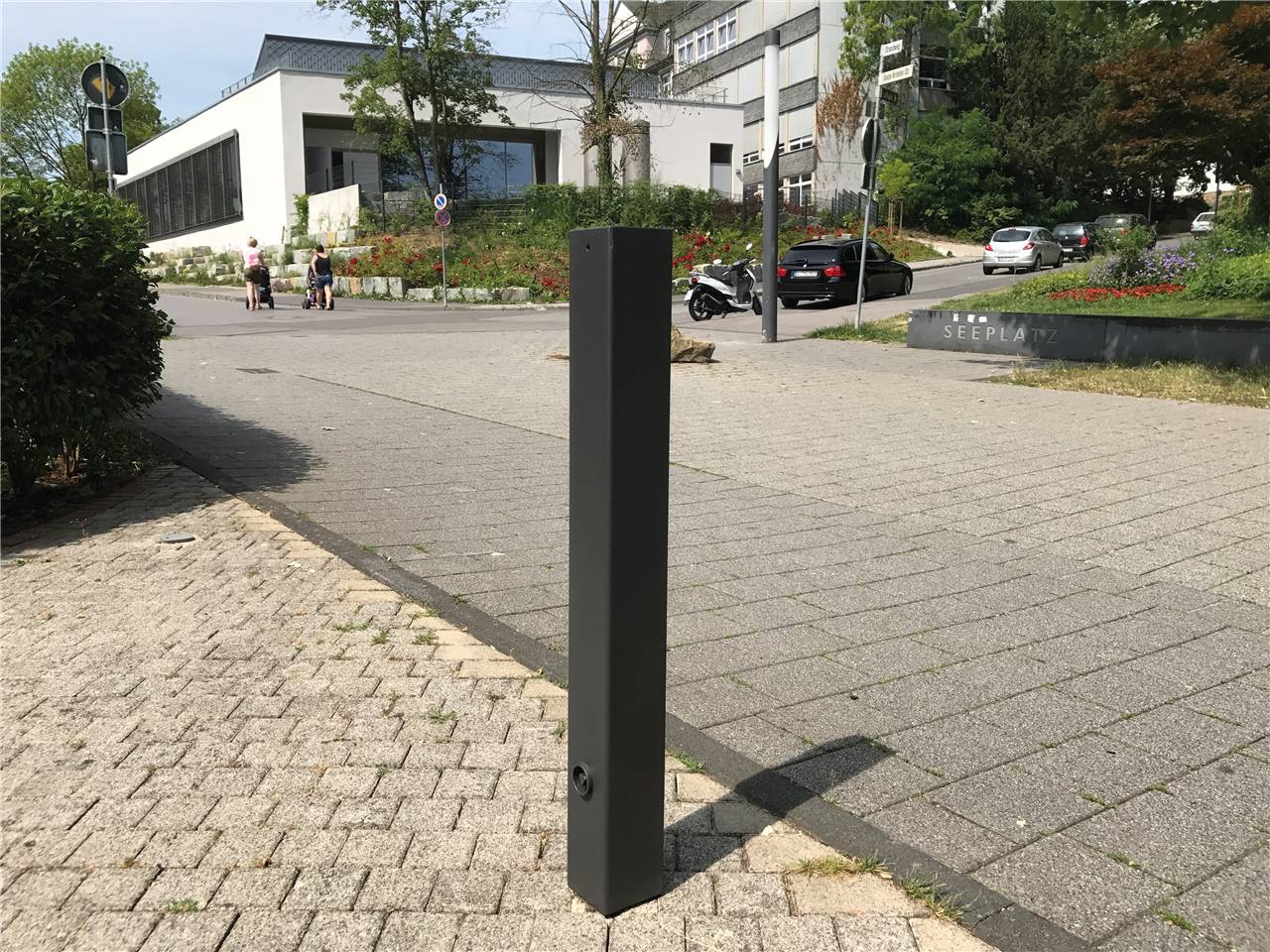 Schake 4071PB Stilpoller Stahlrohr 70 x 70 mm Serie 4071B ortsfest, für Dübelbefestigung<br><br>mit Bodenplatte 100 x 150 mm