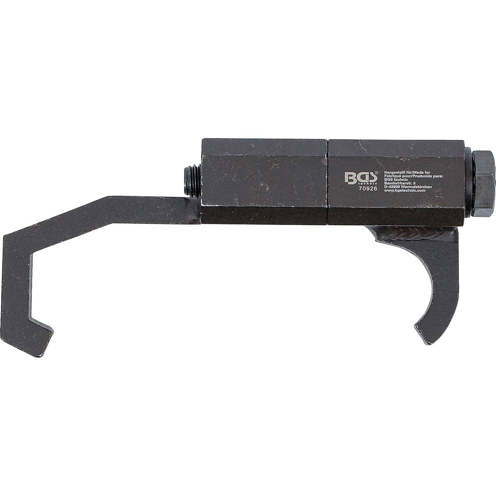 Ein Metallwerkzeug mit zwei abgewinkelten offenen Enden, das zum Greifen verwendet wird; verfügt über eine strukturierte Oberfläche und eignet sich für mechanische Aufgaben oder Einstellungen.