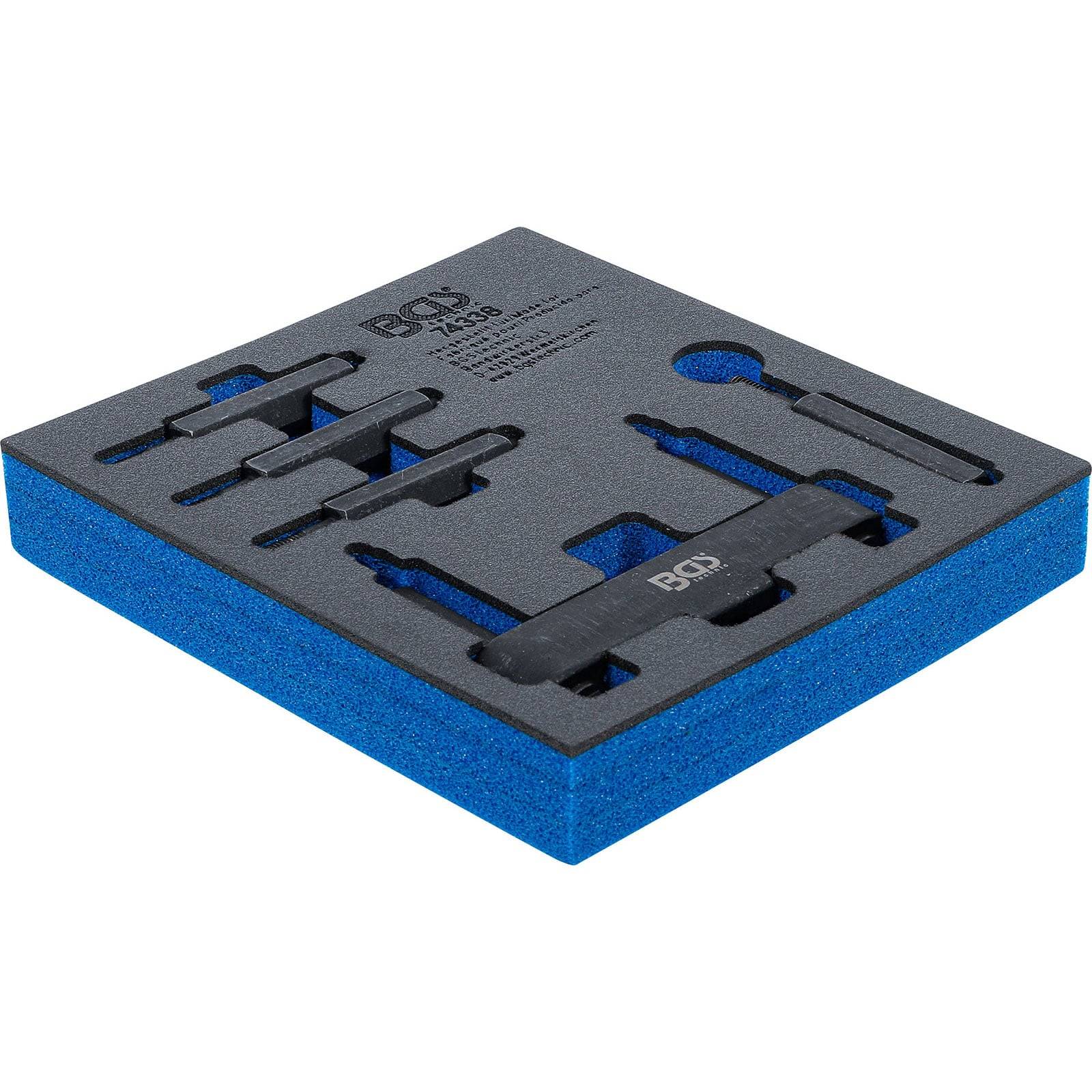 Der 'BQUBO' Werkzeugsatz in Schaumstoffverpackung enthält einen Schraubenschlüssel, einen Schraubendreher und weitere Werkzeuge, entwickelt für effiziente Aufbewahrung und Transport.