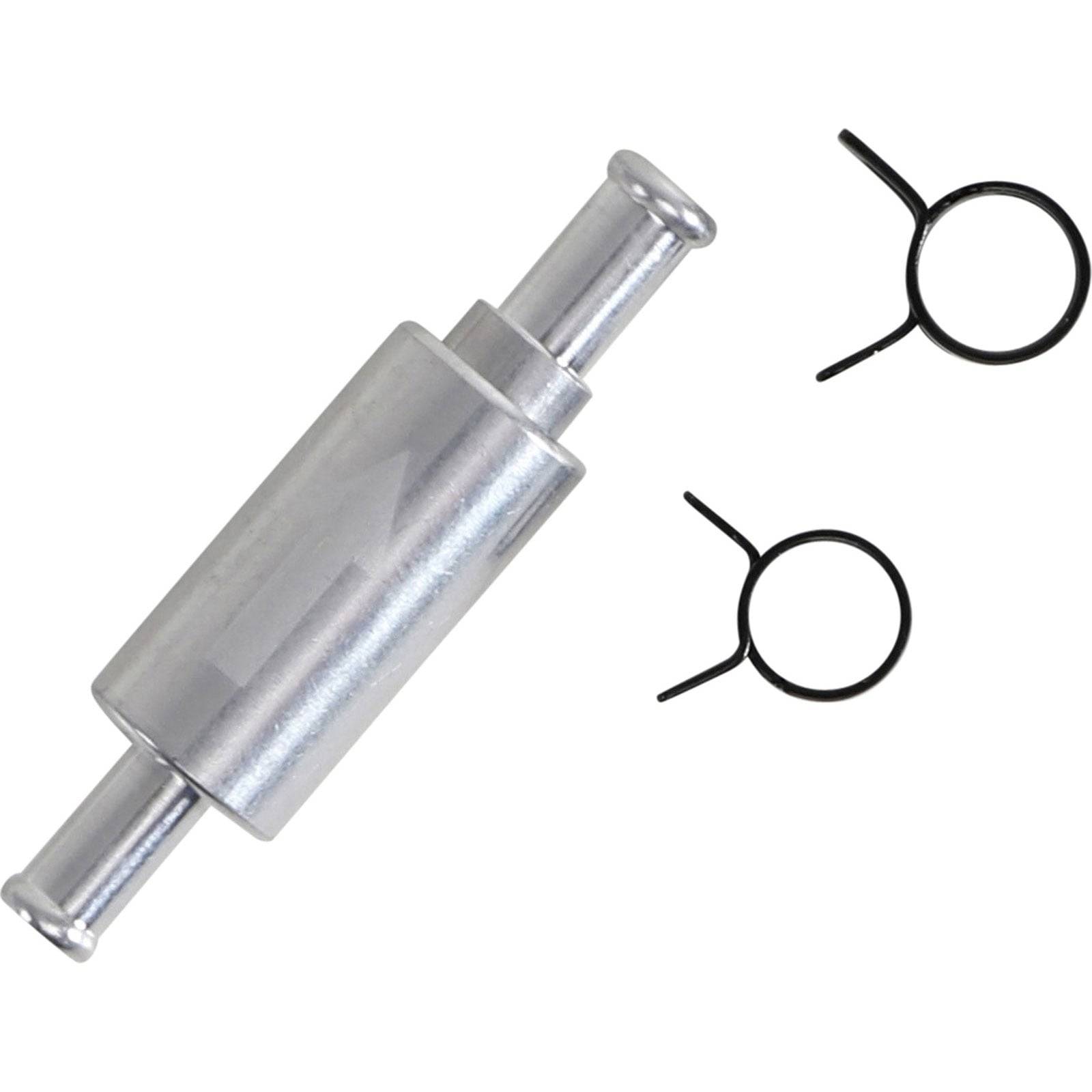 Ein Kraftstoffschlauchverbinder aus Metall mit zwei schwarzen Sicherungsclips, verwendet für automotive Anwendungen.