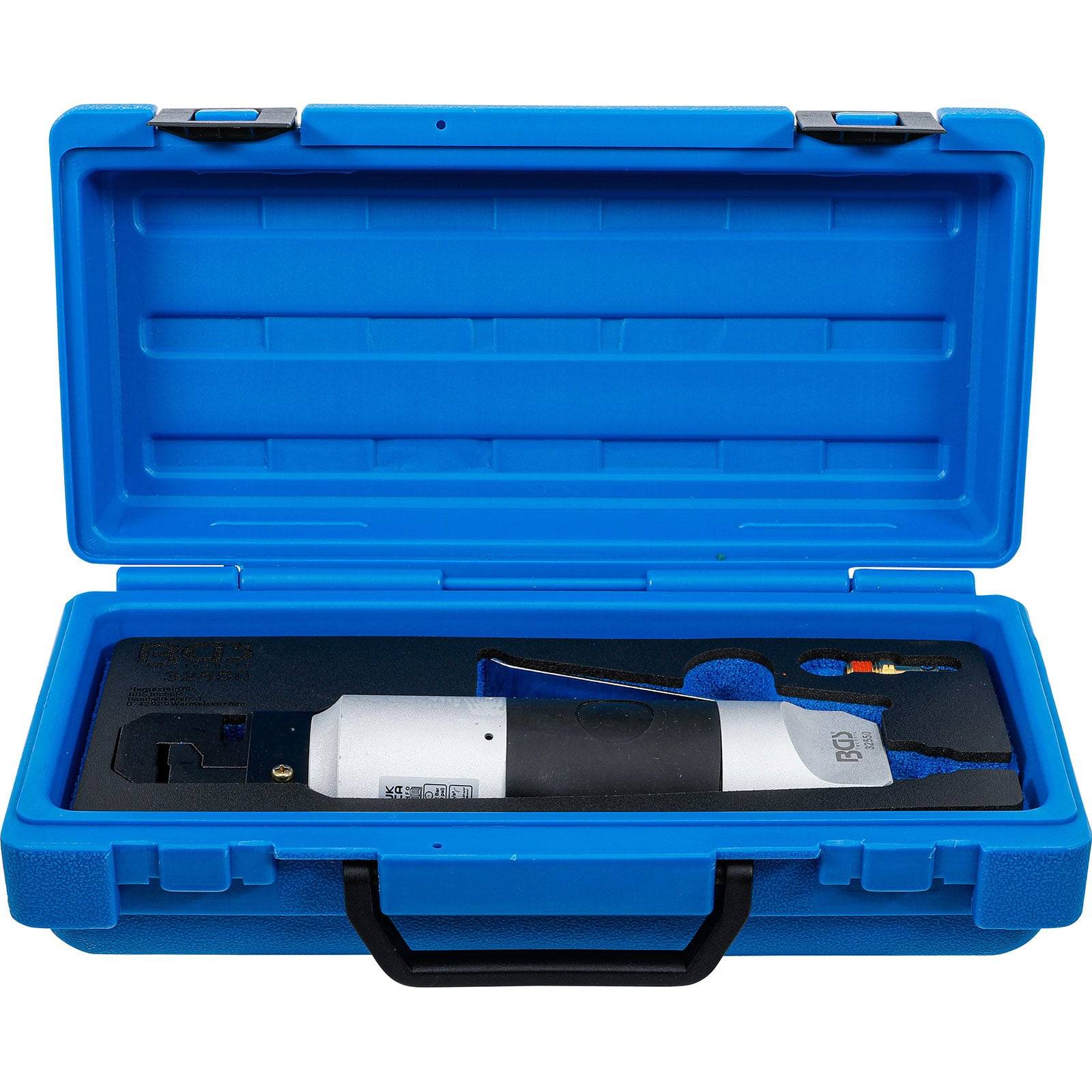Ein blauer Transportkoffer, der ein graues und schwarzes Gerät mit Kabeln enthält, möglicherweise ein Werkzeug oder Instrument, mit einer passgenau geformten Innenausstattung für sichere Aufbewahrung.