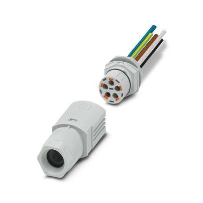 Weißer elektrischer Drahtverbinder mit freiliegenden farbigen Drähten, einschließlich grün, blau, gelb, braun und weiß, für elektrische Installationen.