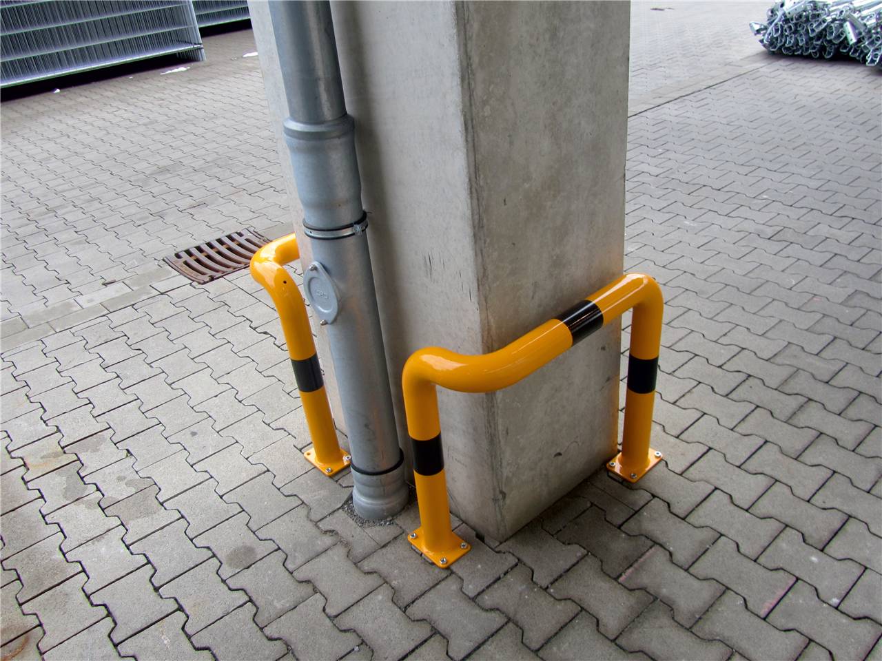 Schake 477_79BG Rammschutzbügel 90° einseitige vertiefte Ausführung Stahlrohr Ø 76 mm gelb / schwarz einseitig, links Hö