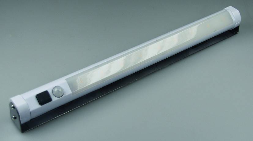 ChiliTec 19886 LED Unterbauleuchte mit Bewegungsmelder Batteriebet., 9 SMD LEDs, 80lm, weiß