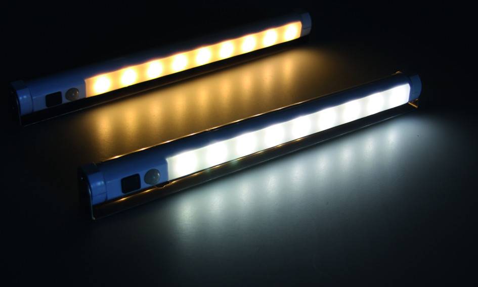 ChiliTec 19886 LED Unterbauleuchte mit Bewegungsmelder Batteriebet., 9 SMD LEDs, 80lm, weiß