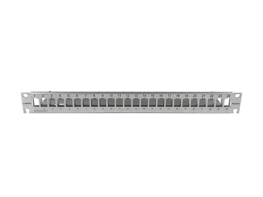 Ein silberner Patchpanel mit 24 nummerierten Ports, der für Netzwerkkabelverbindungen verwendet wird.