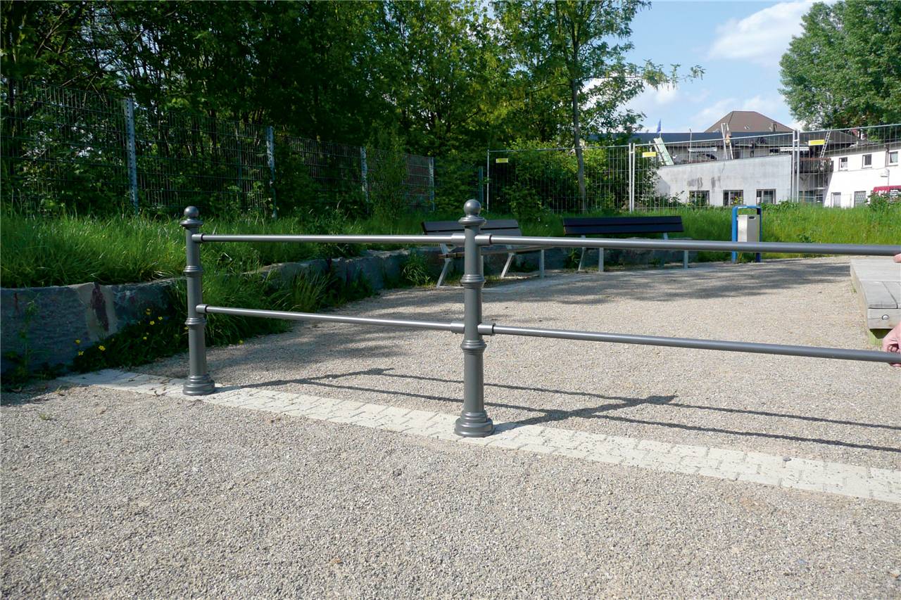 Schake 490B Alu-Stilpfosten Serie 490B ortsfest, zum Einbetonieren<br><br>mit Erdanker, Gesamtlänge ca. 1300 mm ohne Öse