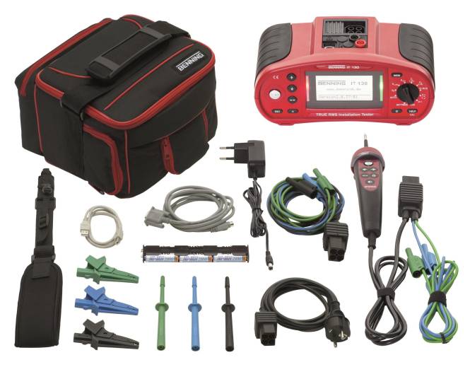 Elektrisches Testset mit mehreren Werkzeugen und Zubehör, einschließlich eines Multimeters, Kabeladaptern, Prüfspitzen und einem Transportkoffer.