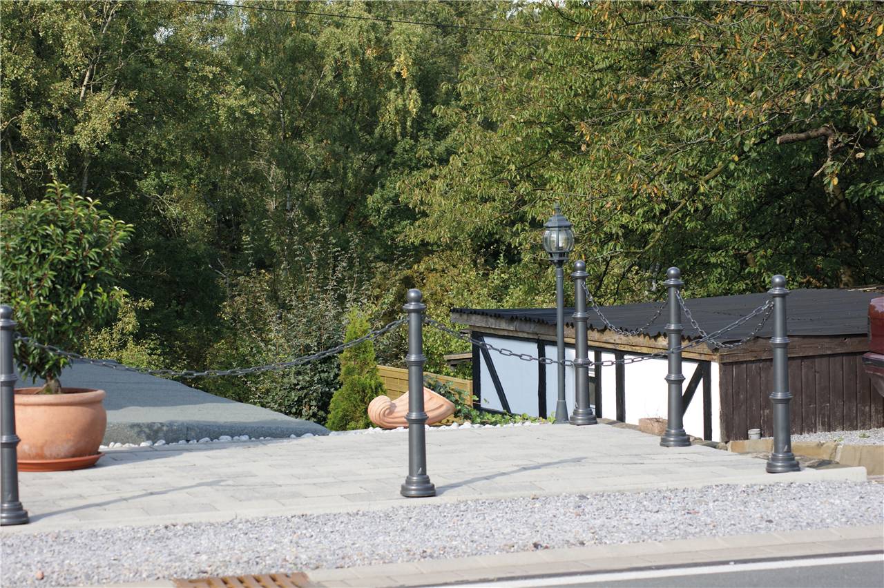 Schake 495B Alu-Stilpfosten Serie 495B ortsfest, zum Einbetonieren<br><br>mit Erdanker, Gesamtlänge ca. 1300 mm ohne Öse